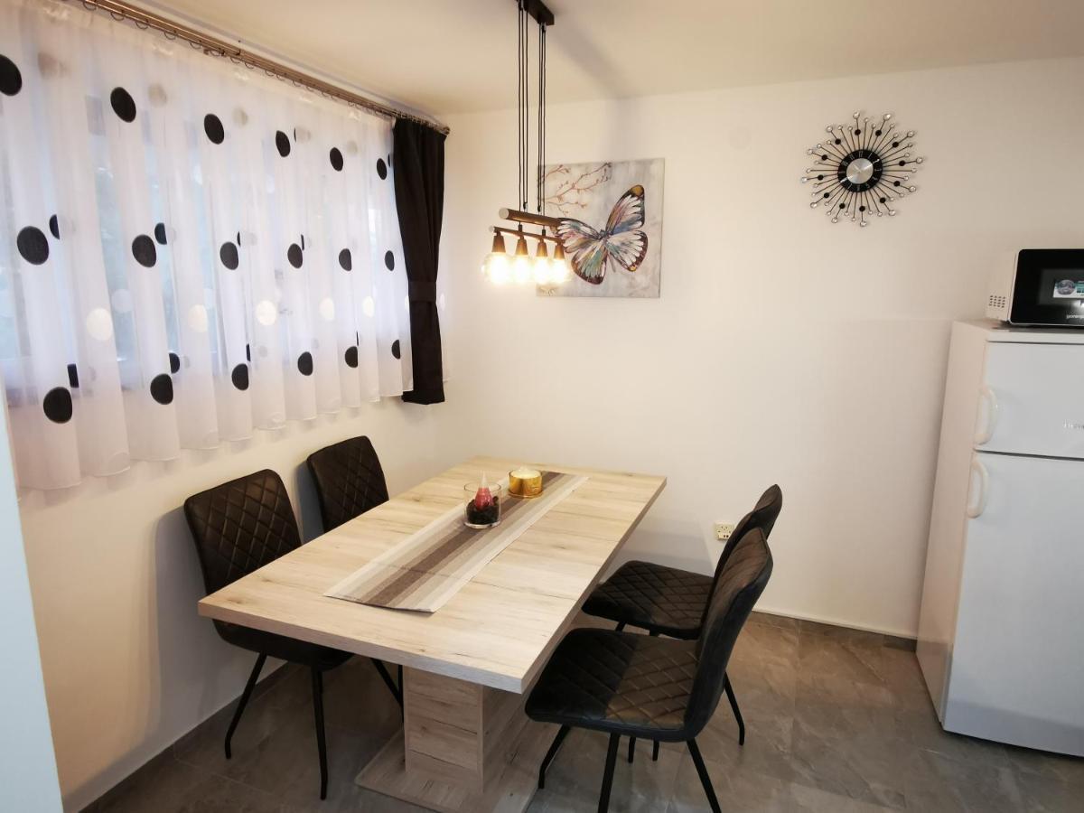Ema Studio Apartman Karlovac Eksteriør billede