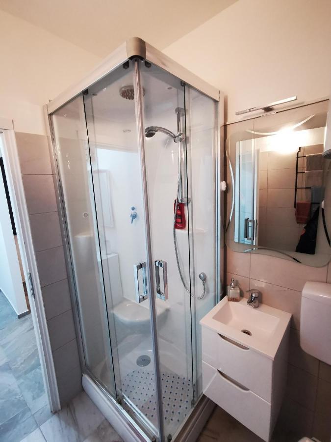 Ema Studio Apartman Karlovac Eksteriør billede