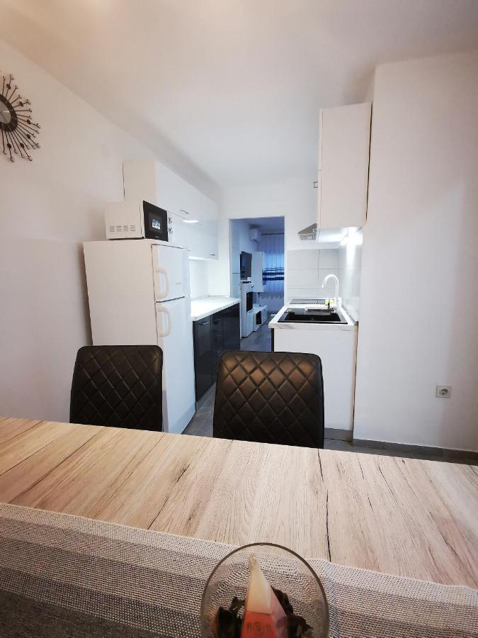 Ema Studio Apartman Karlovac Eksteriør billede