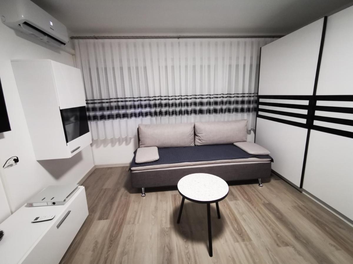 Ema Studio Apartman Karlovac Eksteriør billede