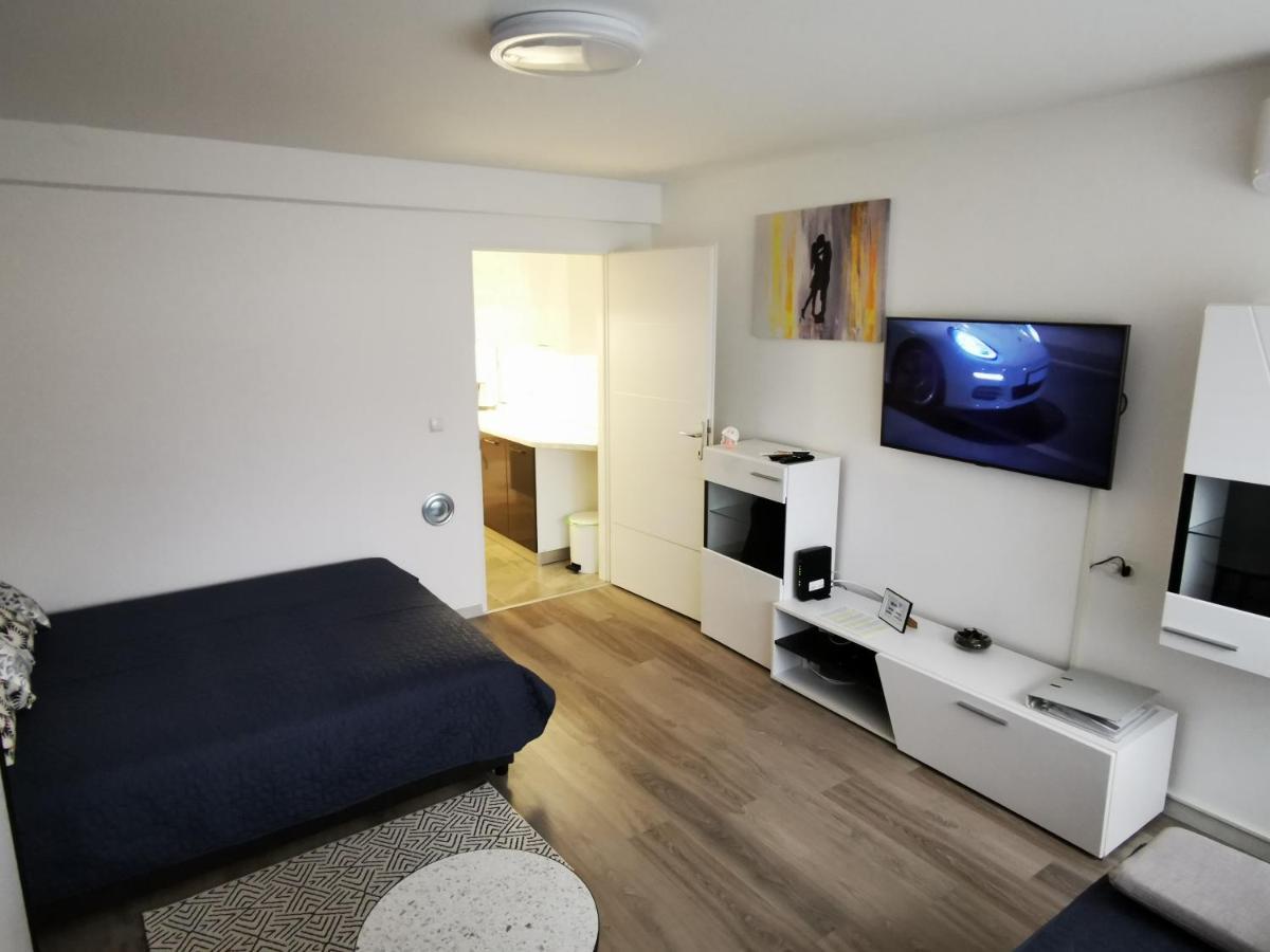 Ema Studio Apartman Karlovac Eksteriør billede