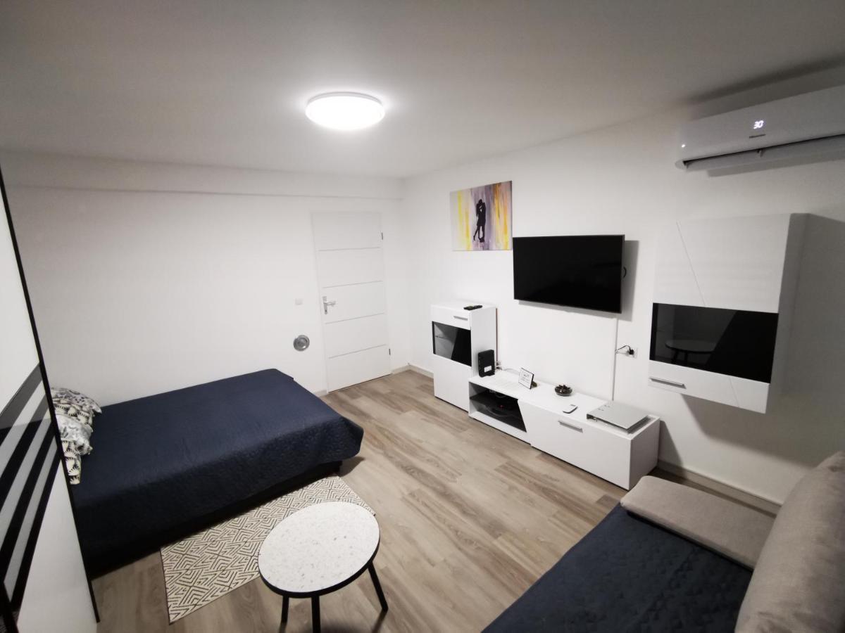 Ema Studio Apartman Karlovac Eksteriør billede