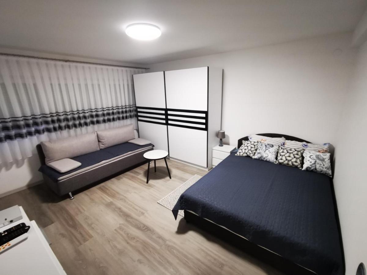 Ema Studio Apartman Karlovac Eksteriør billede