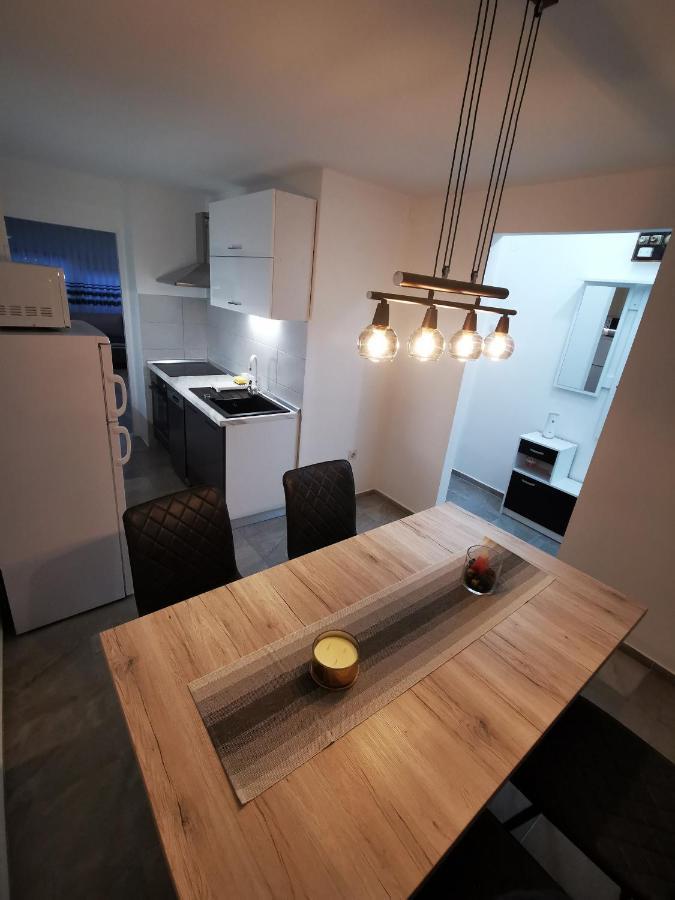 Ema Studio Apartman Karlovac Eksteriør billede